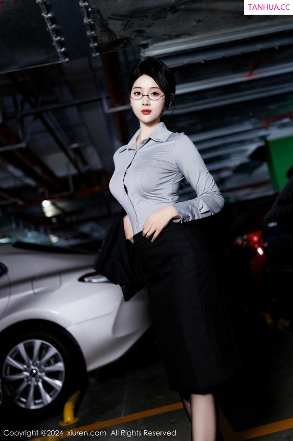   [XiuRen]高清写真图 2024.12.09 No.9567 南乔 OL美腿第32张图片